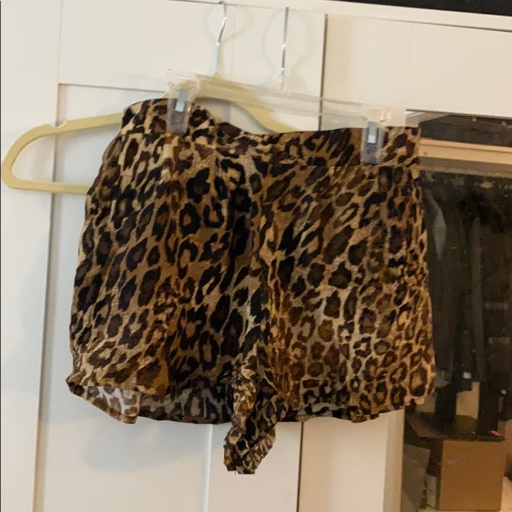 Flowy leopard print shorts